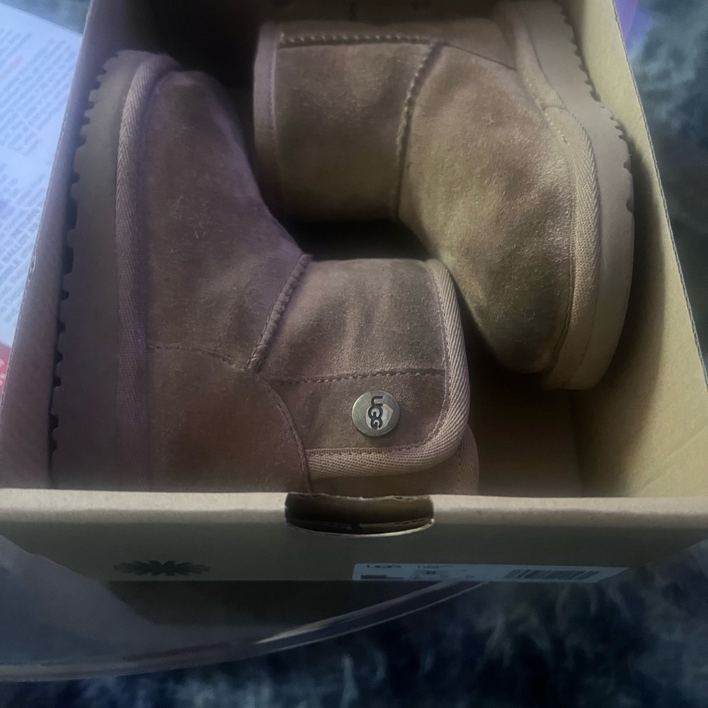 Uggs size 8 toddler
